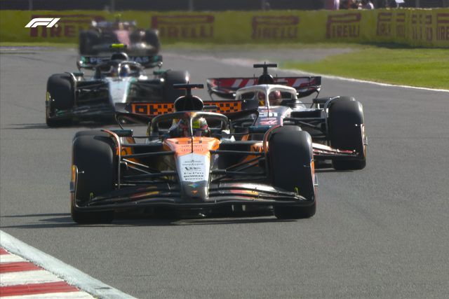 Piastri a passar por Ocon e Antonelli - Foto: F1
