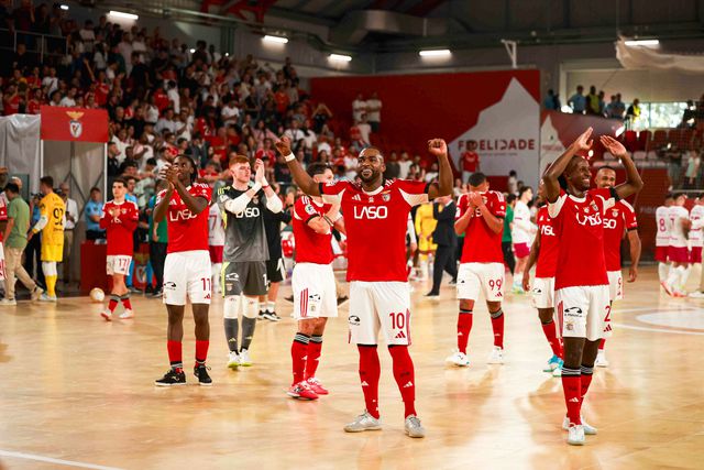 Benfica alcança motivadora goleada pré-Champions