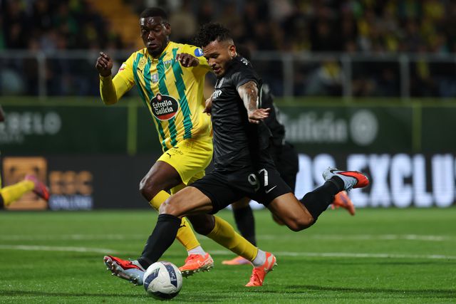 Mais um remate de Luis Suárez (FOTO: CATARINA MORAIS/KAPTA+)