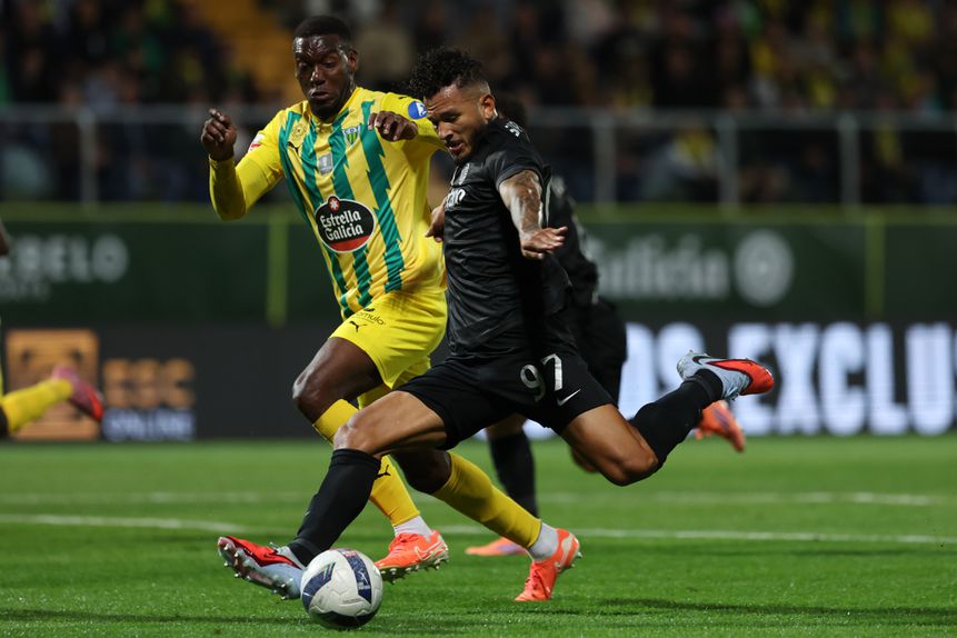 Mais um remate de Luis Suárez (FOTO: CATARINA MORAIS/KAPTA+)