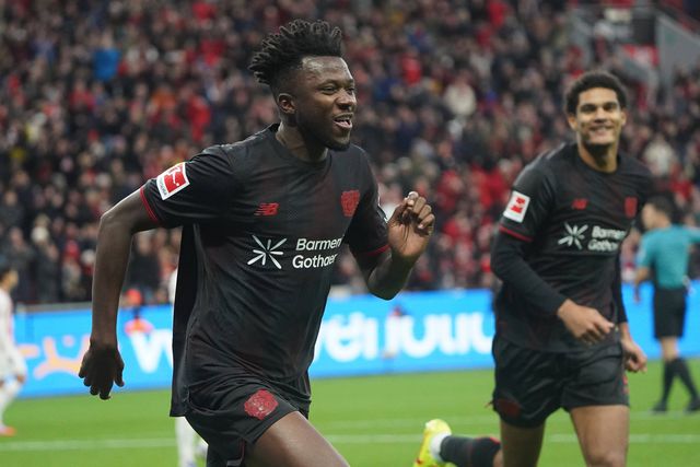 Festejo de Tapsoba frente ao Freiburg