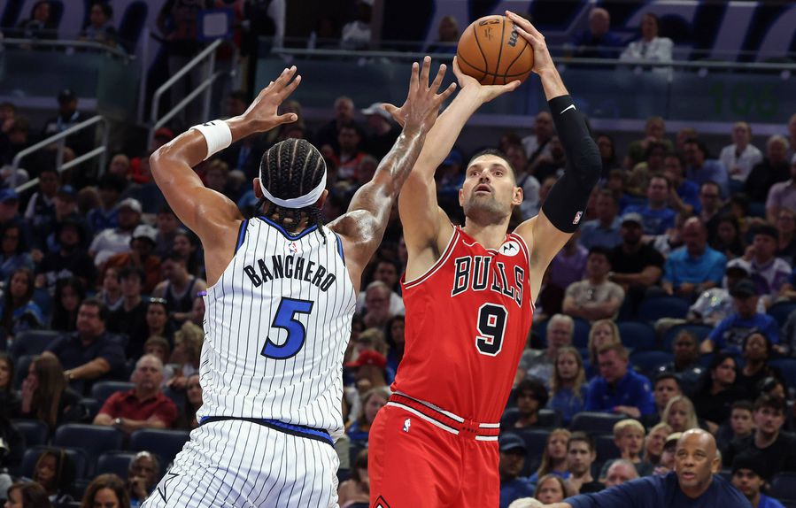 Nikola Vucevic, Chicago Bulls, e Paolo Banchero, Orlando Magic