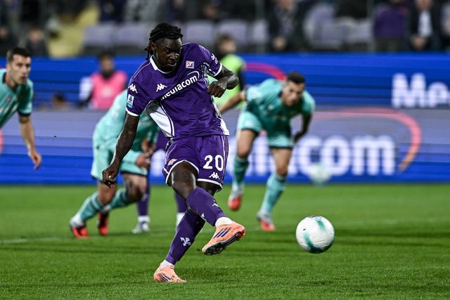 Dois penáltis salvaram a Fiorentina de uma derrota em casa