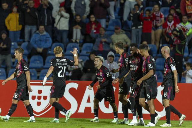 Festejos do Benfica depois da reviravolta com o Santa Clara - Foto: EDUARDO COSTA/LUSA