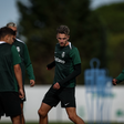 Esta a fotografia, com Jesse Derry em primeiro plano, partilhada pelos leões relativo ao treino desta manhã - Foto: SPORTING CP