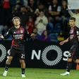 Prestianni, extremo do Benfica, com Dahl (foto: Lusa)