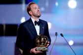 Harry Kane com a Bola de Ouro (foto: EPA/TOLGA AKMEN)