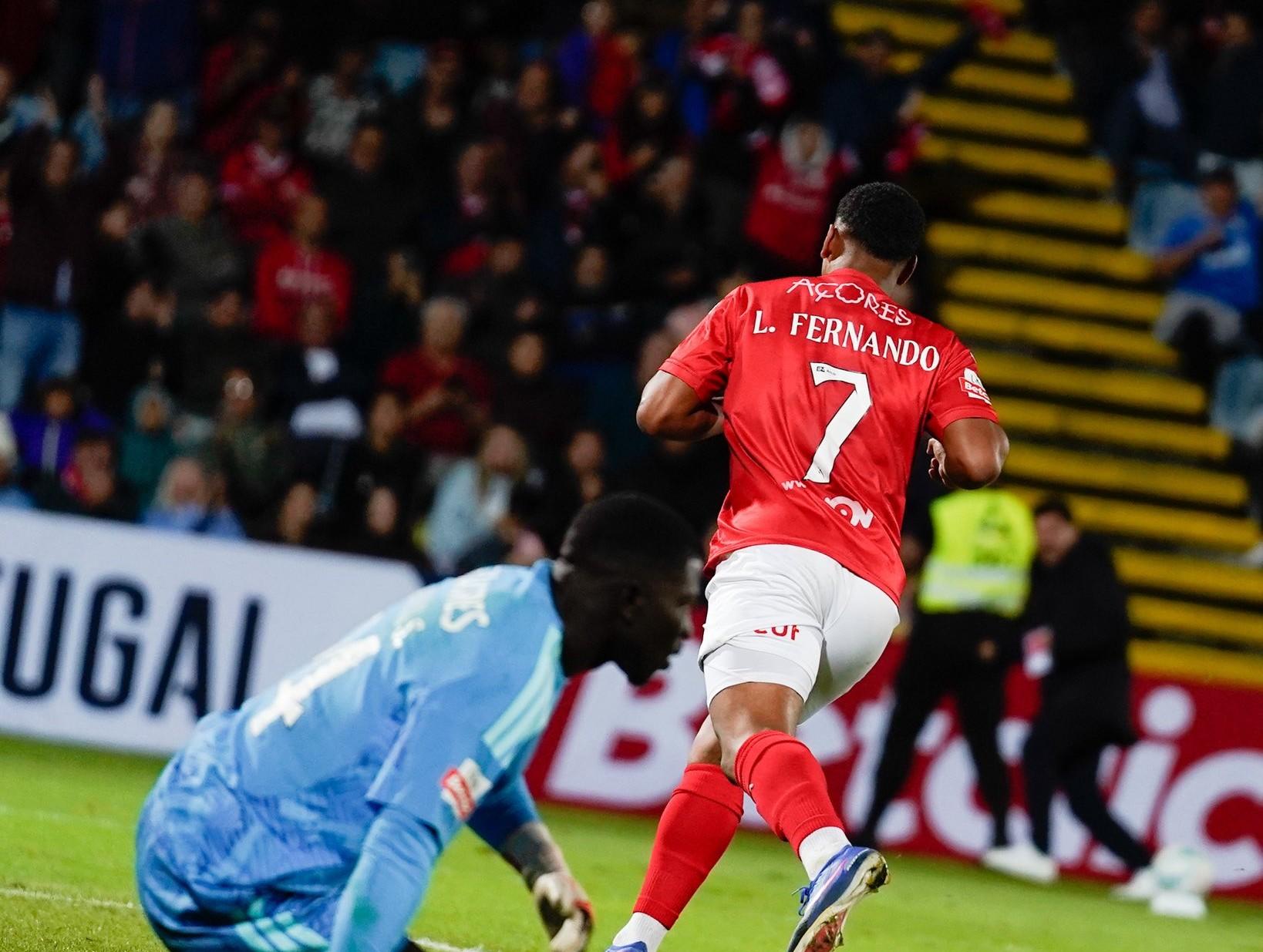 Fernando a celebrar golo contra o Benfica - Foto: Santa Clara