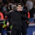 Luis Enrique e Paulo Fonseca cumprimentam-se