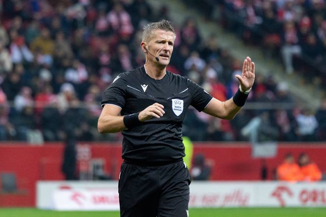 Árbitro italiano no Barcelona-FC Porto