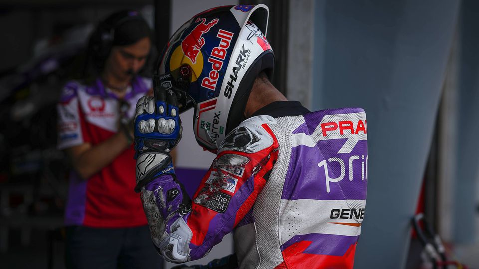 Vídeo: o acidente que arrumou a decisão do título de Moto GP