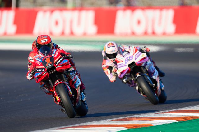 Francesco Bagnaia é bicampeão mundial após queda de Jorge Martín