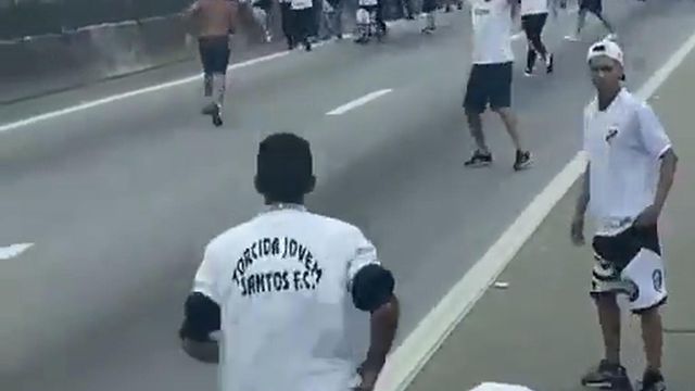 Batalha campal entre adeptos de Santos e Botafogo