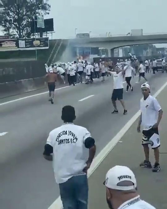 Batalha campal entre adeptos de Santos e Botafogo