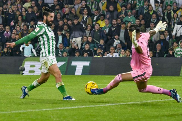 Betis derrota Las Palmas com William Carvalho no onze