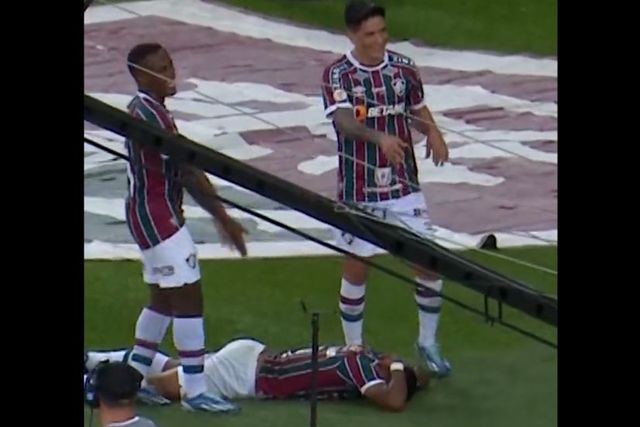 Só no Brasil: Festejou golo imitando assalto a antigo jogador Fred