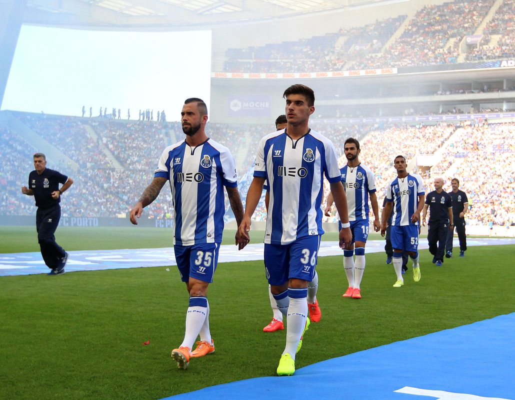 Steven Defour: «Passei um bom bocado no FC Porto, mas com Moutinho...»