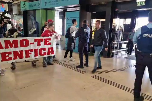 Benfica incentivado na partida para o Mónaco