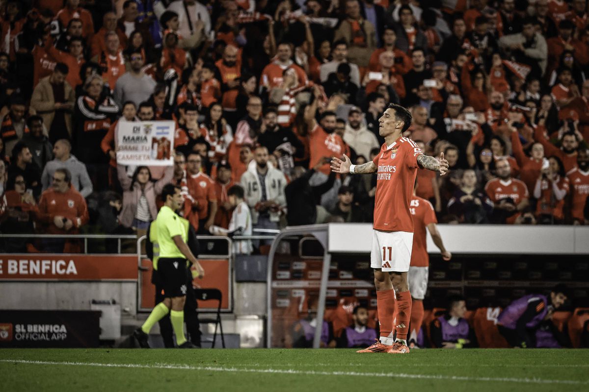 Benfica ataca os milhões e defende a honra