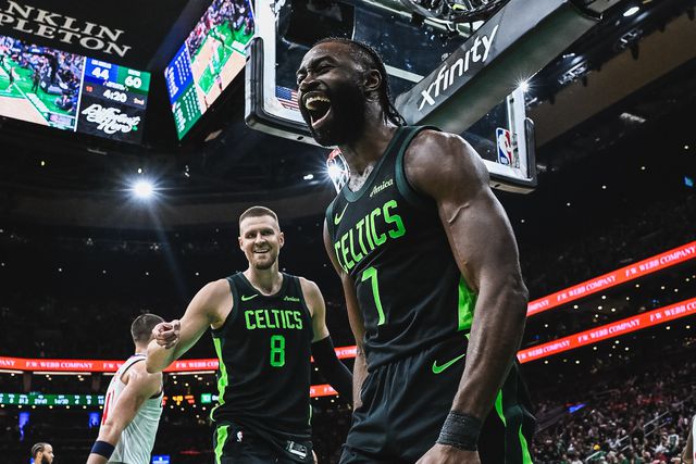 NBA: Neemias volta em grande (e com jogada da noite) no regresso de Porzingis