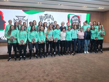 História do futebol feminino na mesma sala...e no mesmo livro