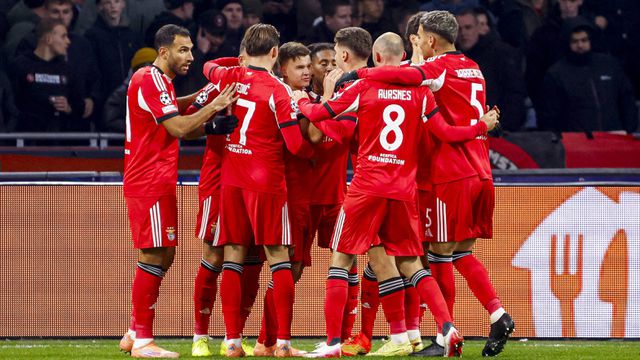 Equipa do Benfica festeja golo marcado ao Ajax - Foto Imago