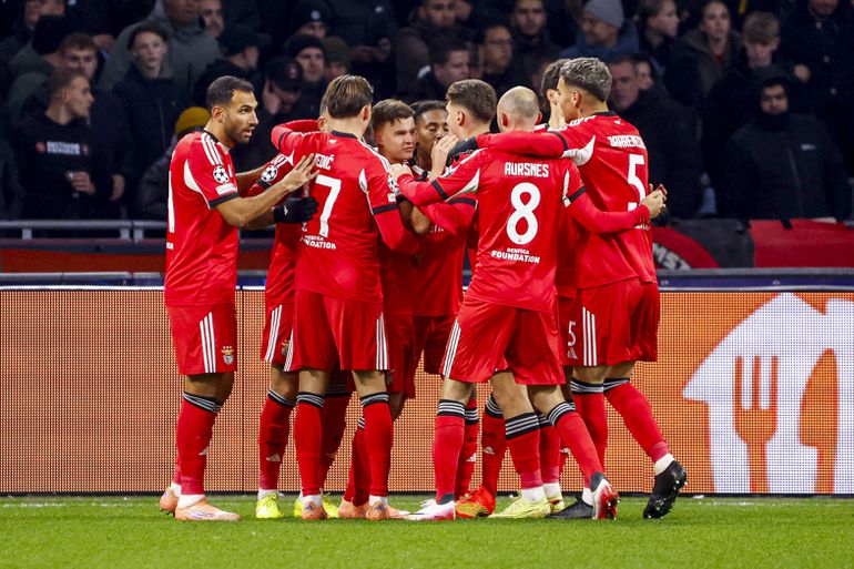 Equipa do Benfica festeja golo marcado ao Ajax - Foto Imago