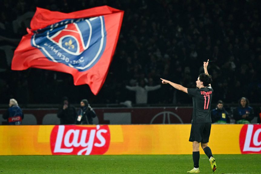 Vitinha festeja golo apontado ao Tottenham na Champions