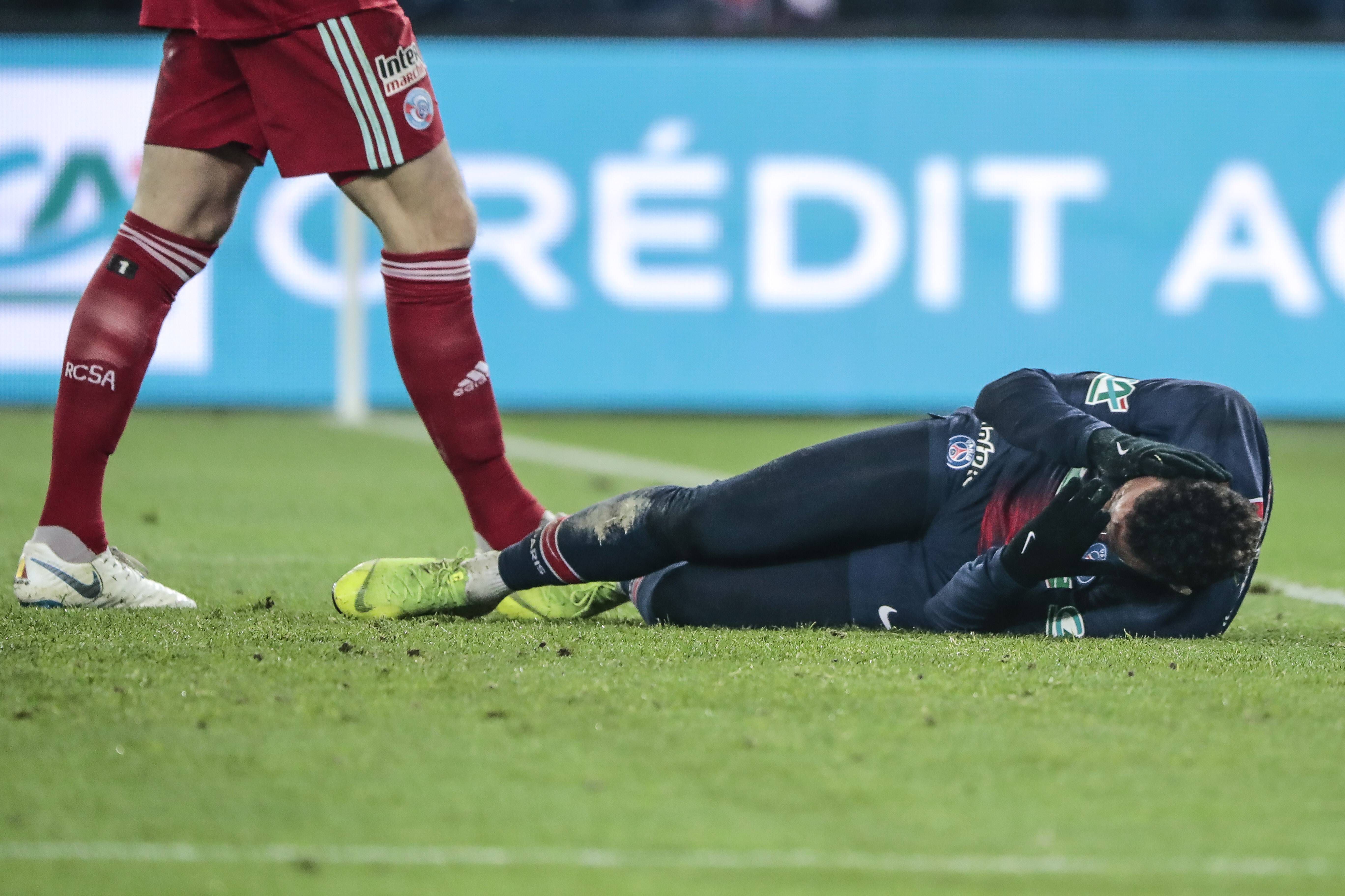 23 de janeiro de 2019 - Neymar disputava um jogo pelo PSG quando voltou a sofrer uma fratura no quinto metatarso do pé direito