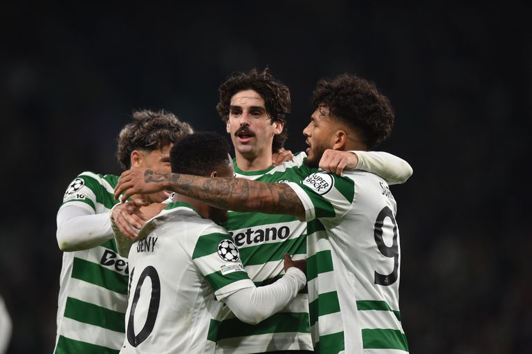 Maxi, Catamo, Trincão e Suárez festejam golo do colombiano (Foto: MIGUEL NUNES)