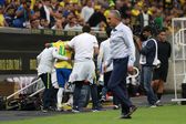 5 de junho de 2019 - Num particular do Brasil com o Catar, Neymar sofre uma rotura do ligamento do tornozelo direito
