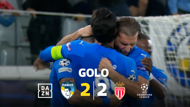 Do céu ao inferno! Salisu salva em cima da linha e no canto... faz autogolo