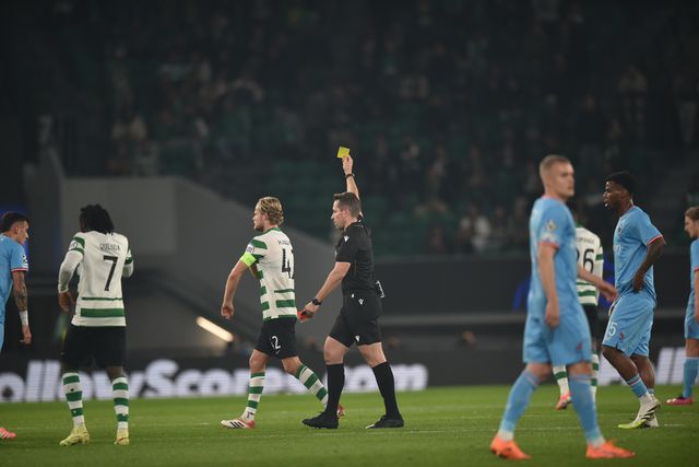 Hjulmand viu o vermelho e depois foi salvo pelo VAR (vídeo)