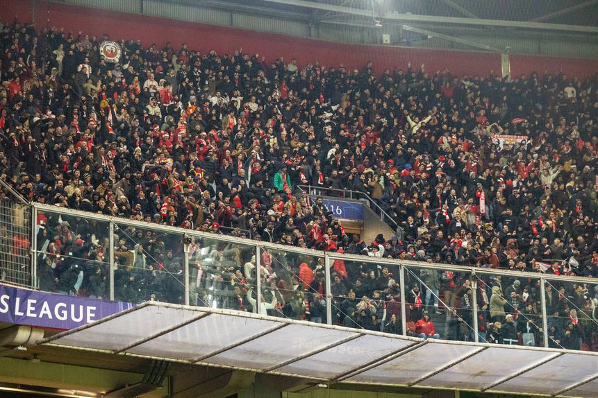 Adeptos do Benfica assistiram ao jogo em Amesterdão