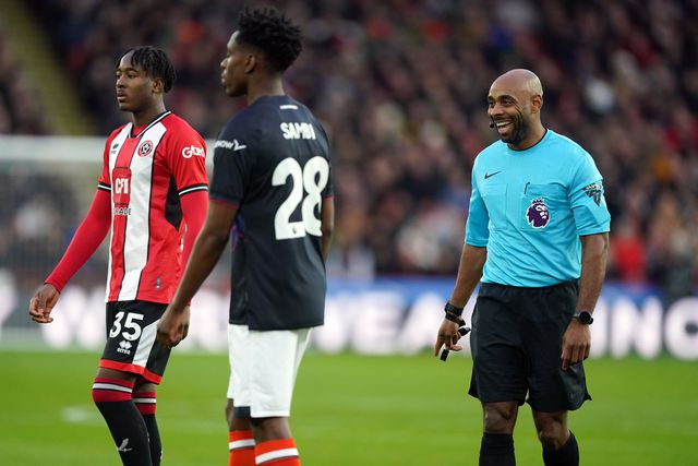 Histórico: 15 anos depois Sam Allison é o primeiro árbitro negro a apitar na Premier League