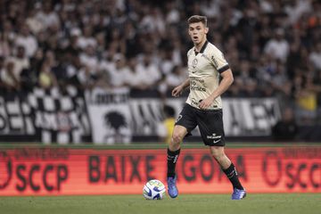 Corinthians confirma venda de médio ao PSG apesar de cirurgia