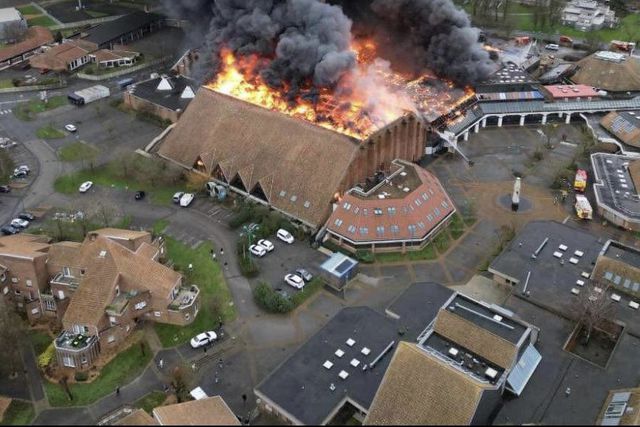 (Vídeo) Complexo desportivo de clube francês ficou em ruínas depois do incêndio
