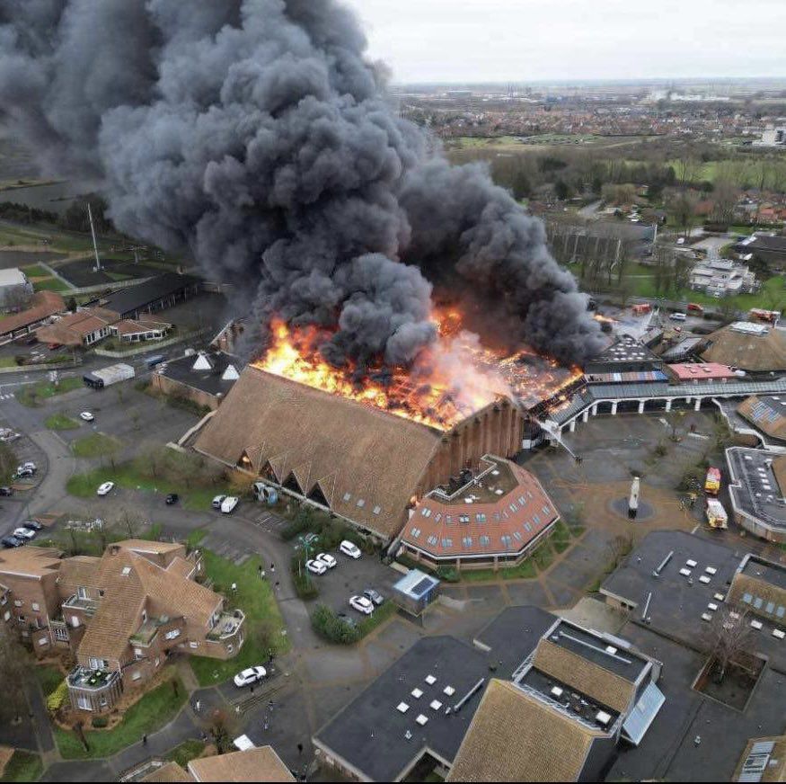 (Vídeo) Complexo desportivo de clube francês ficou em ruínas depois do incêndio