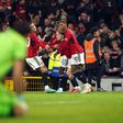 Manchester United sofre, mas derrota Aston Villa