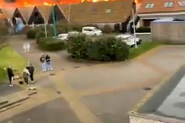 Incêndio deixou pavilhão de clube francês em ruínas