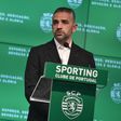 Rui Borges fala aos jornalistas durante a sua apresentação como treinador do Sporting