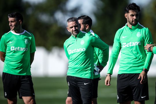 Da palestra ao abraço aos jogadores: o primeiro dia de Rui Borges no Sporting