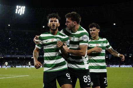 Luis Suárez com Ioannidis e Maxi Araújo. Fórmula é para manter diante do Rio Ave - Foto: IMAGO