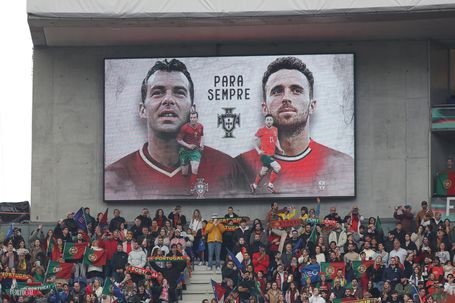 Jorge Costa e Diogo Jota homenageados num jogo da Seleção Nacional (Foto: Catarina Morais/KAPTA+)