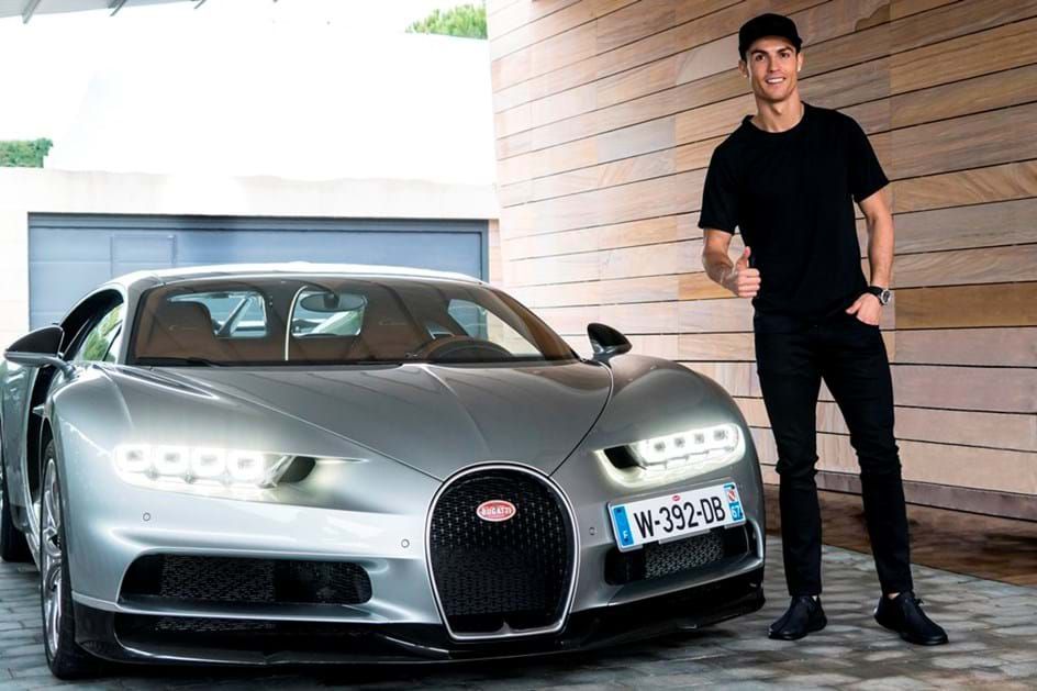 Mais um hipercarro na frota de Cristiano Ronaldo... e mais um Bugatti. O Chiron custa entre 2 e 3 milhões de euros.