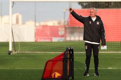 José Mourinho orientou a sessão - Foto: SL Benfica
