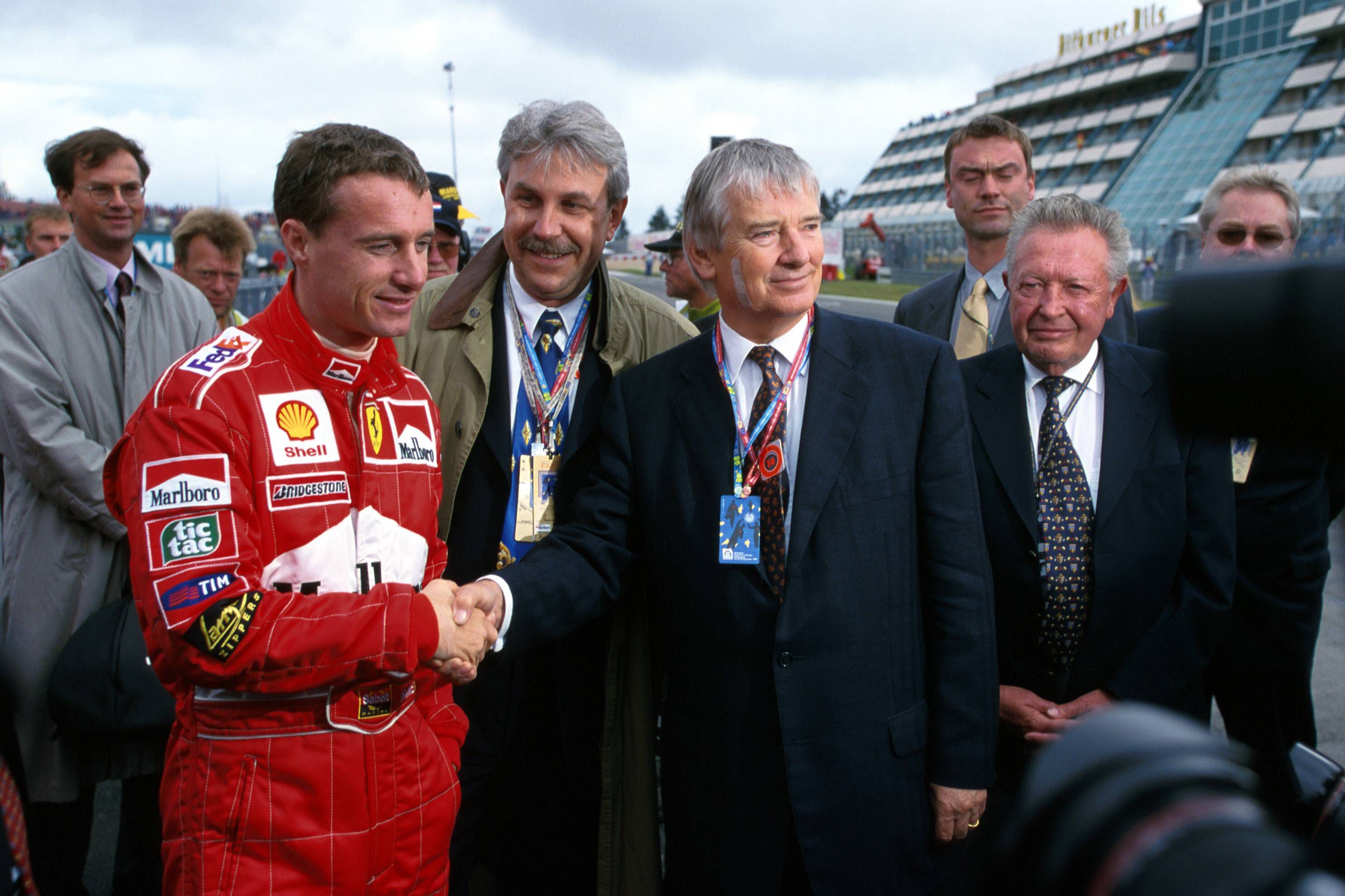 Eddie Irvine: 100 milhões de euros. O norte-irlandês arrecadou parte da fortuna pela Ferrari nos anos 90, mas a maior parte do seu património líquido resulta de investimentos imobiliários