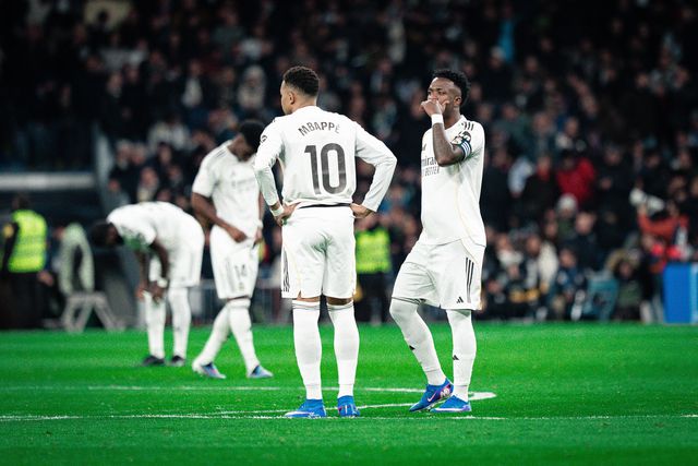 Mbappé e Vinícius Júnior com a camisola do Real Madrid