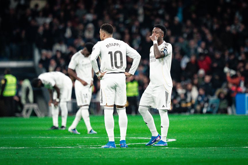Mbappé e Vinícius Júnior com a camisola do Real Madrid