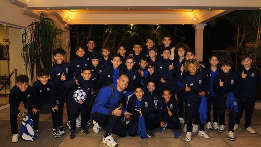 FC Porto: comitiva recebida em festa no hotel (vídeo)